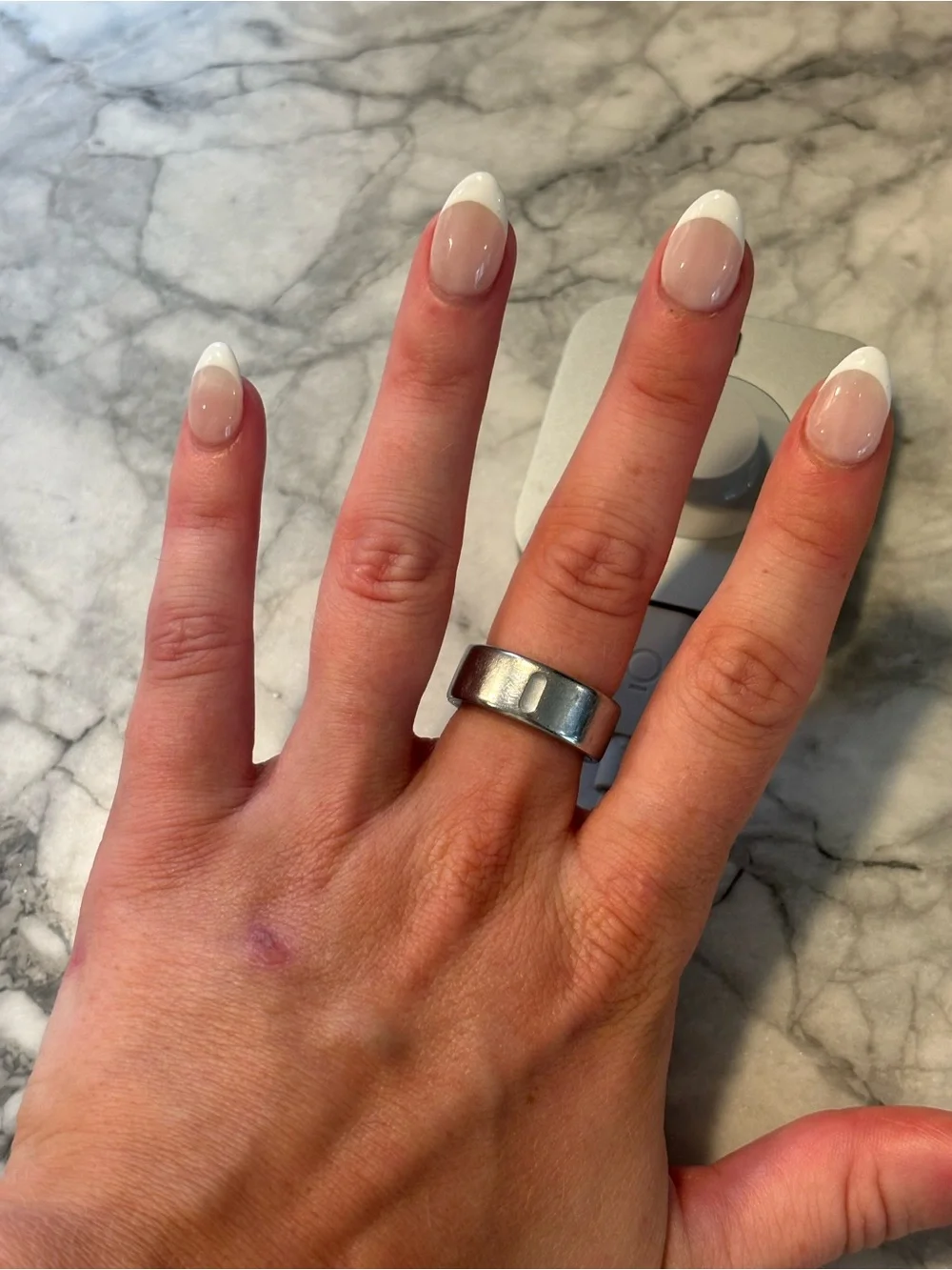 OURA Ring 4 -Size 6- Silver with Charging Base and Cord Included - FREE SHIPPING